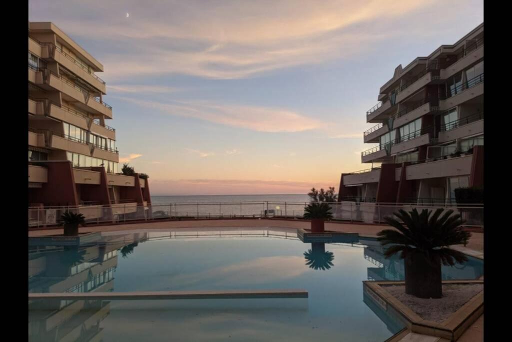 T2 Climatise Vue Sur Mer, Wifi, Piscine Et Parking Sete Luaran gambar